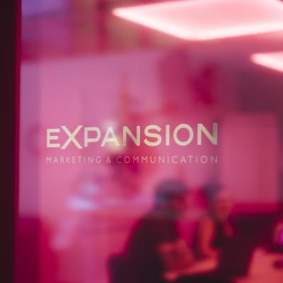 Lettrage vinyle vitrophanie Expansion Namur